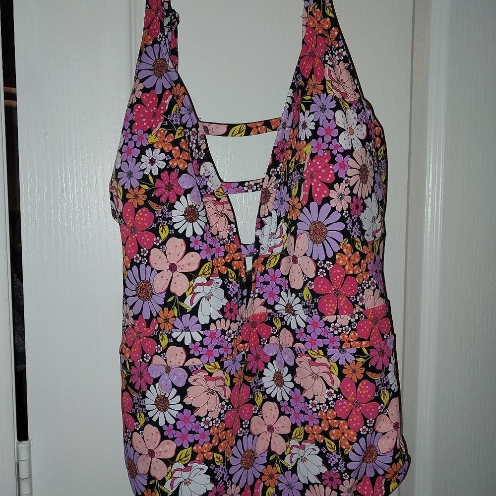 Swimsuit - Picture 3 of 7